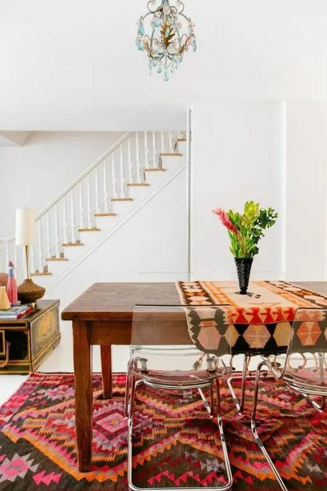 Warm Wood Meets Geometric Runners