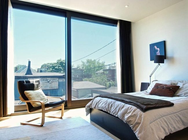 Sunlit Minimalist Bedroom Escape