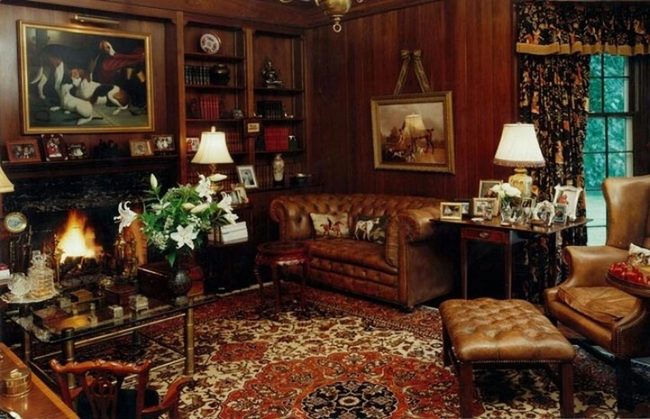 Leather, Dark Wood, Patterned Rug