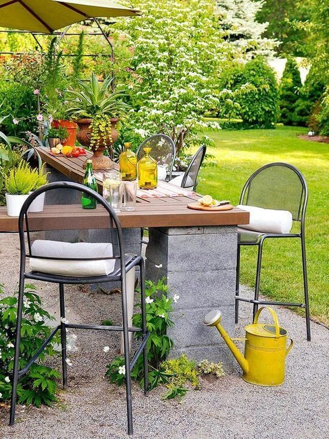 Natural Wood Table, Metal Chairs Outdoor