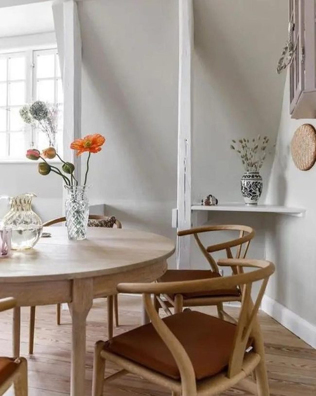 Light Gray Walls, Natural Wood, Minimalist Dining