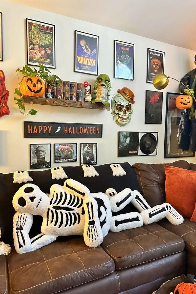 Skeleton Pillow Steals Sitting Room Show