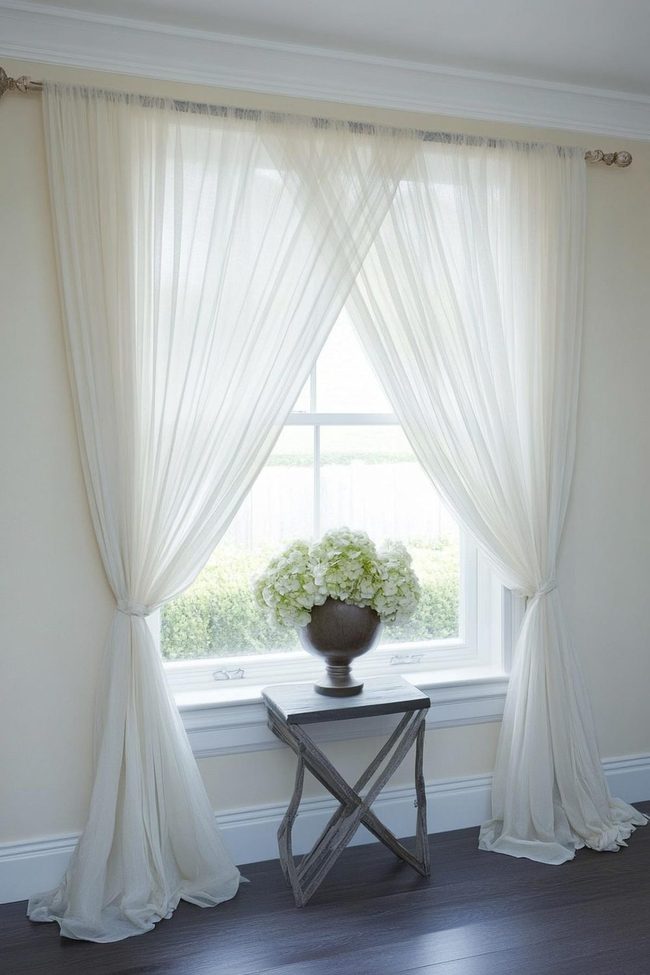 Wide Window Illusion With Extended Rods