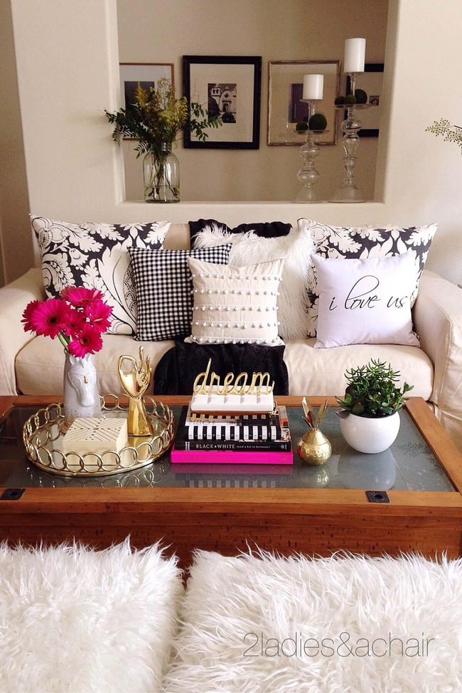 Gold And Fuchsia Table Vignette