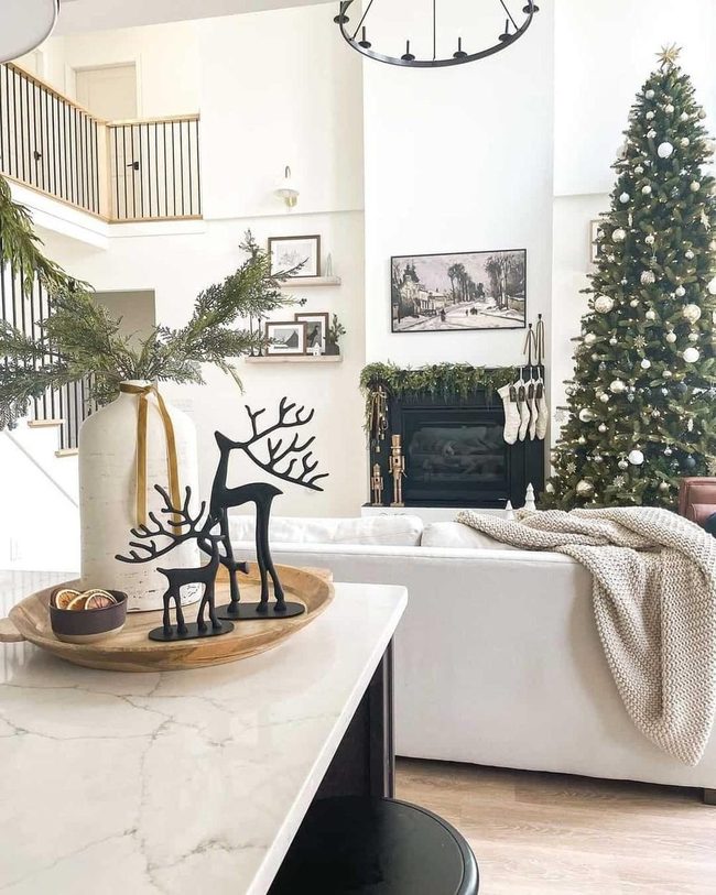 Green Tree Gold Nutcrackers Black White