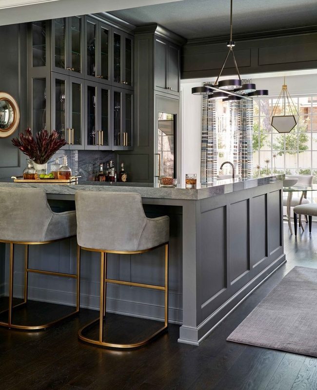 Multi-Zone Living With Bar