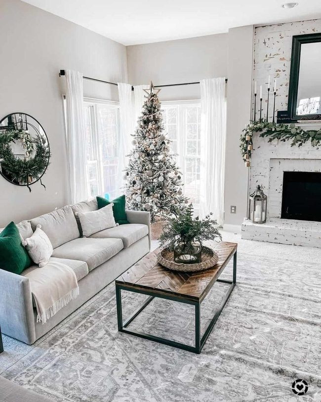 Modern Green And White Holiday Living