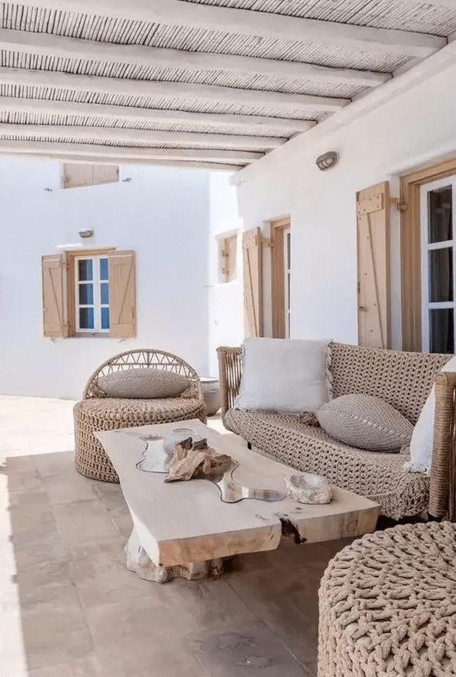 White Walls, Wooden Warmth