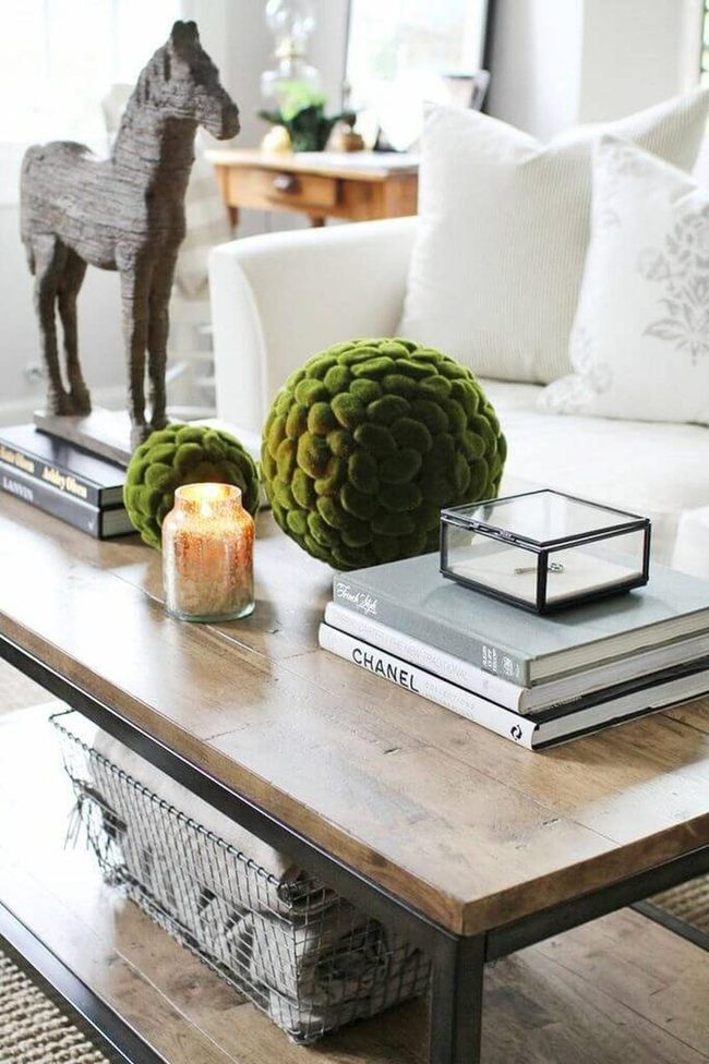 Iron Horse Book Stand With Green Spheres
