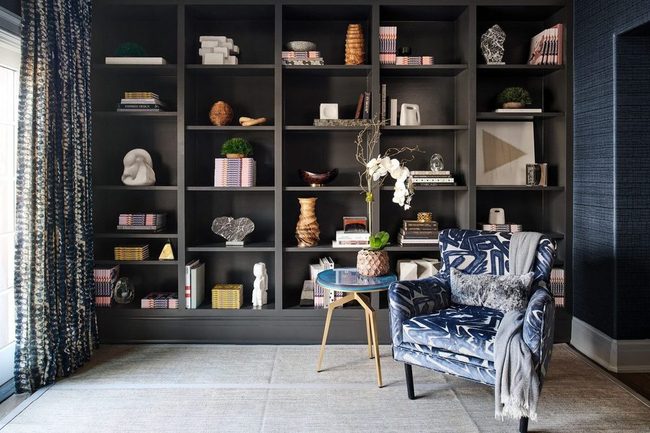 Black Walls Expand Space