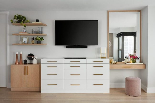 Clean Console, Clutter-Free Style