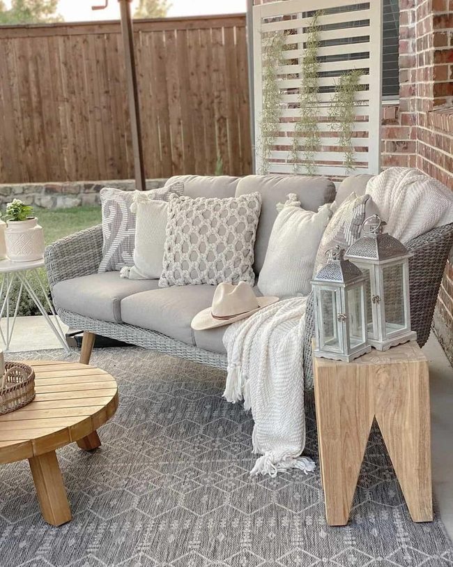 Beige Wicker With Silver Lantern Glow