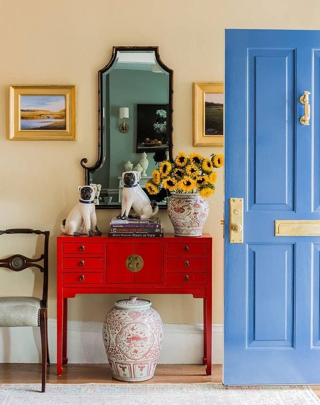 Scarlet Statement Table