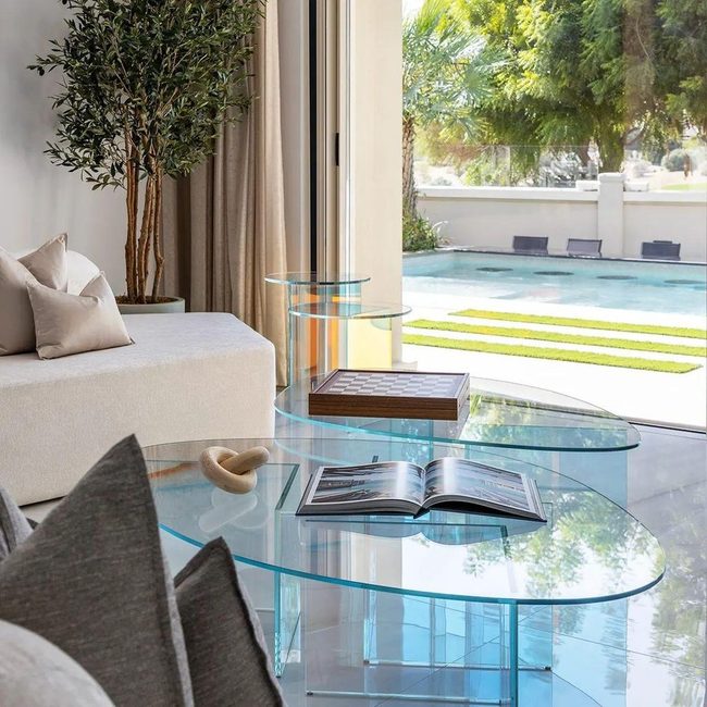 Transparent Glass Tables For Poolside Views