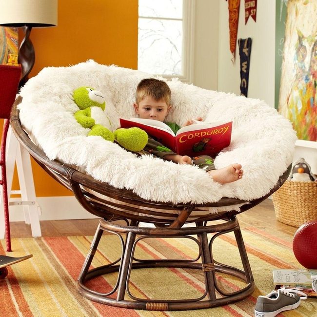 Round Cushioned Reading Nest