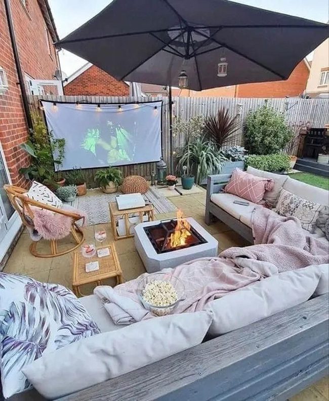 Backyard Screen And Firepit Oasis