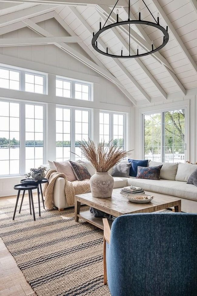 Sunlit Space With Neutral Layers