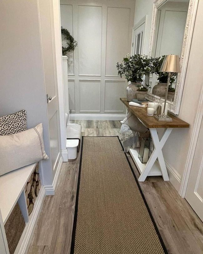 Burlap Runner With Gold Lamp Accents