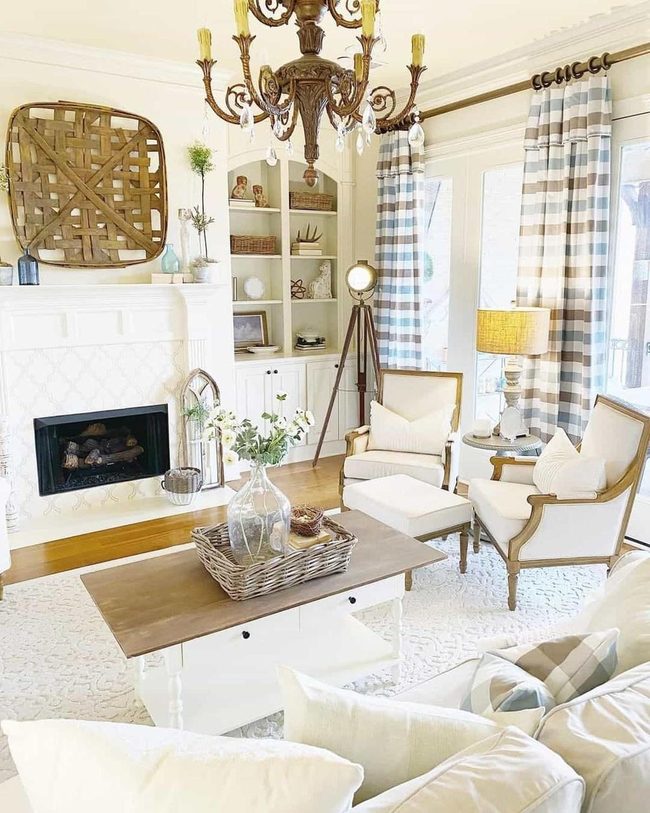 Light-Filled Room With Natural Wood