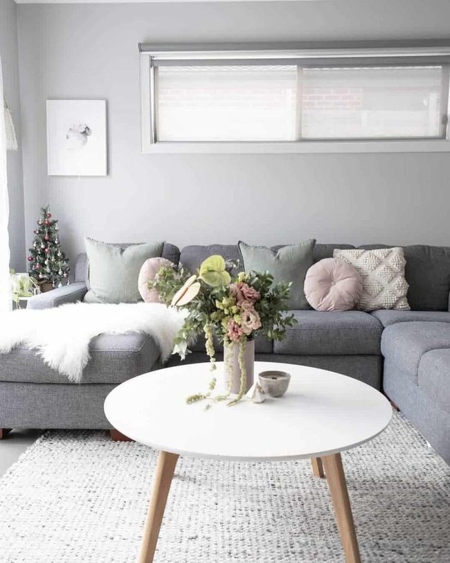 Gray Walls, Fresh Flower Accents