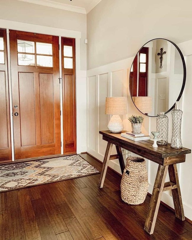 Round Mirror Black Frame Entry