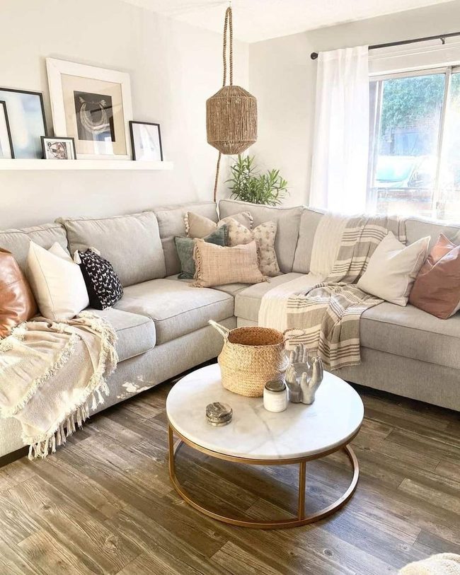 Minimalist Coffee Table Opens Airy Spaces
