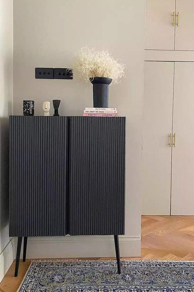 Black Grooved Cabinet With Feathered Whites