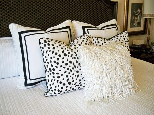 Monochrome Layers, Textured Sleep Space