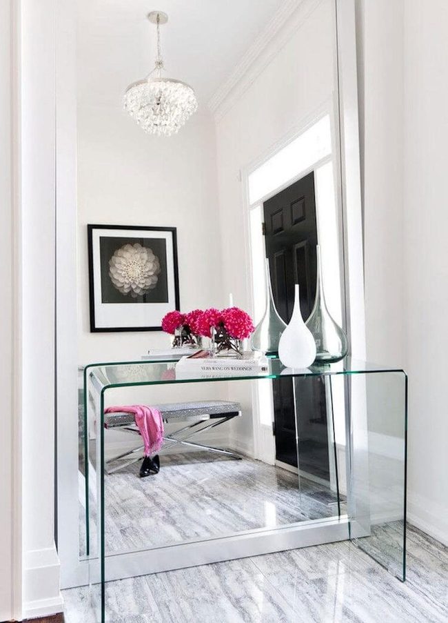 Mirrored Surfaces That Catch Light
