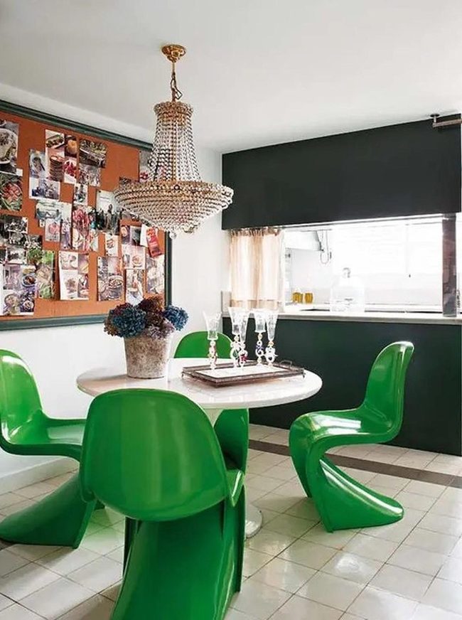 Green Curved Chairs, White Round Table