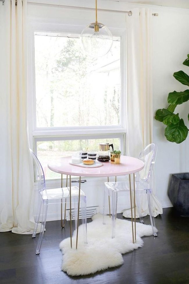 Gold Legs, Flowing White Simplicity