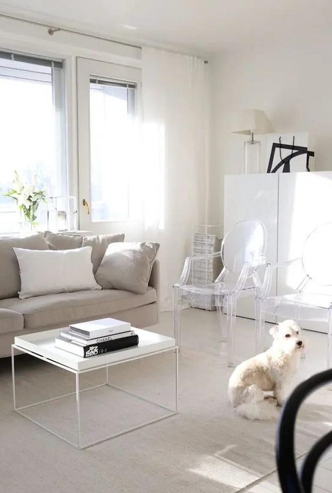 Sunlit Minimalism With Cream Furniture