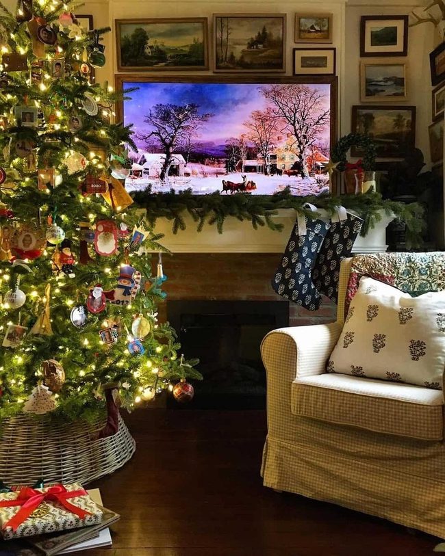 Wood-Framed Tv With Festive Garlands