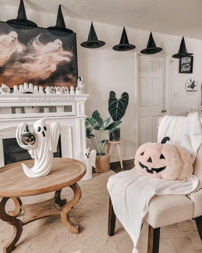 Floating Black Hats, Halloween Spirit