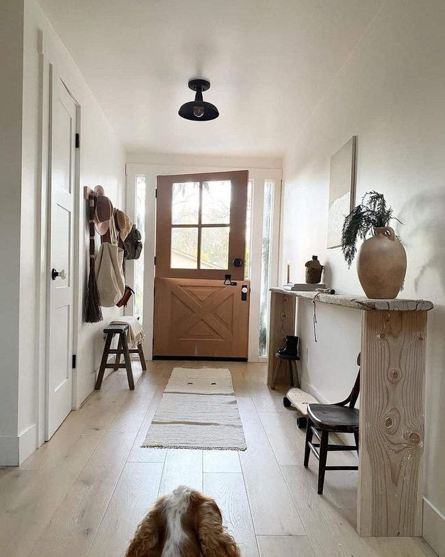 Oak Wood Meets White Walls