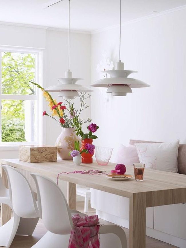 Bright Window Dining With Fresh Florals