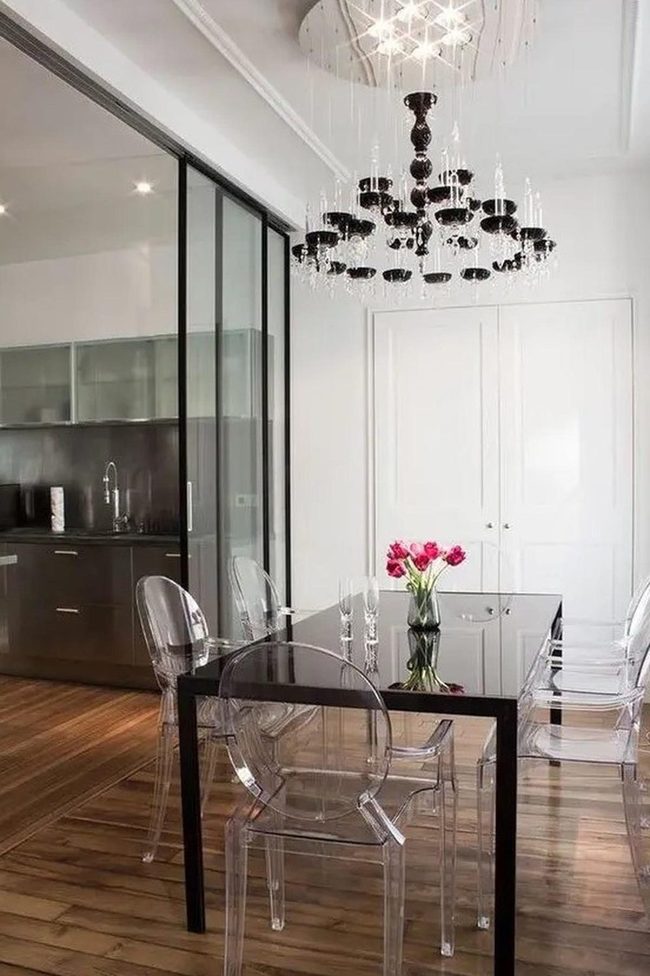 Sculptural Chandeliers And Glossy Black Elegance