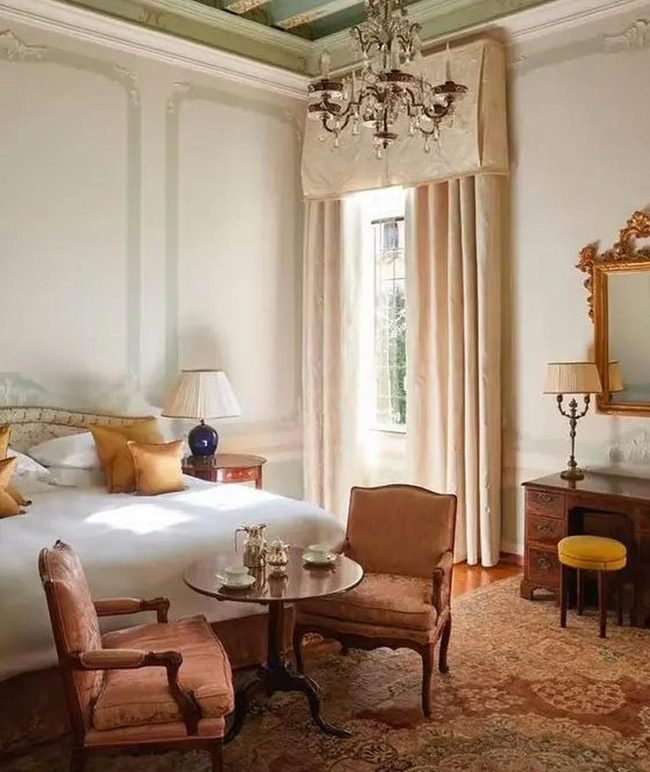 Pale Walls, Golden Mirrors, Wooden Elegance
