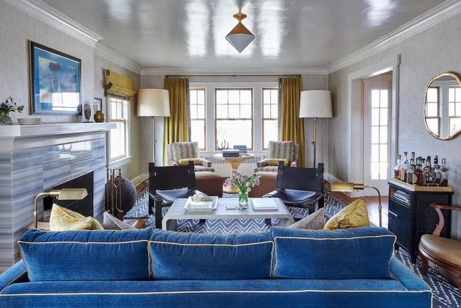 Reflective Ceiling Expands Bar Nook