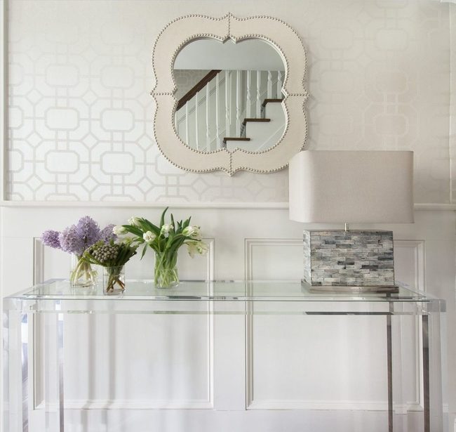 Transparent Acrylic Opens Small Spaces