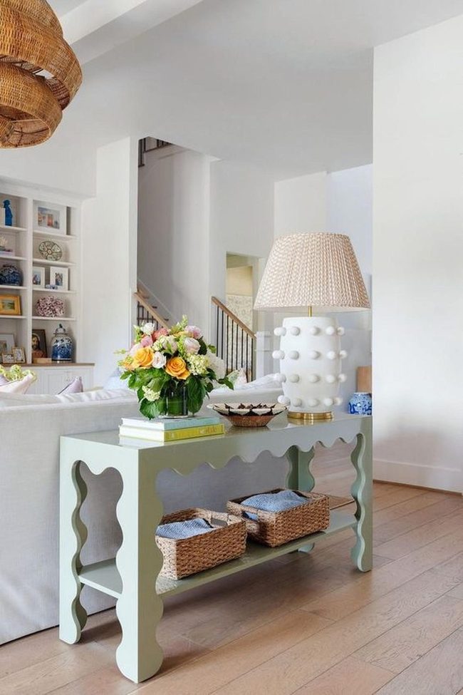 Pale Green Wavy Table Statement