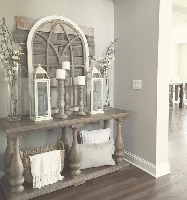 Light Wood Entryway Statement