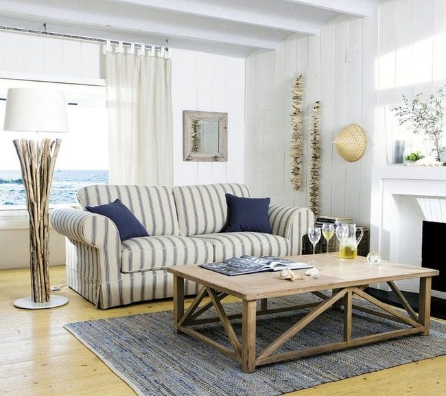 Driftwood Lamp Illuminates Coastal Simplicity