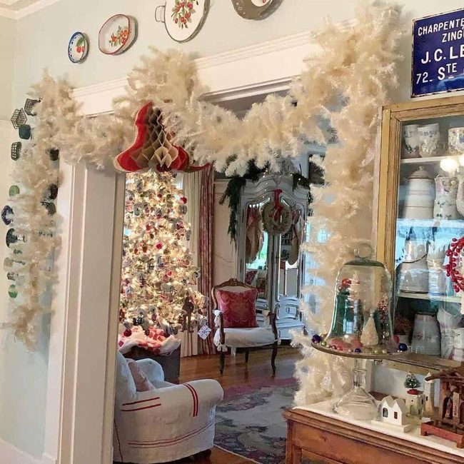 White Garland, Timeless Holiday Centerpiece