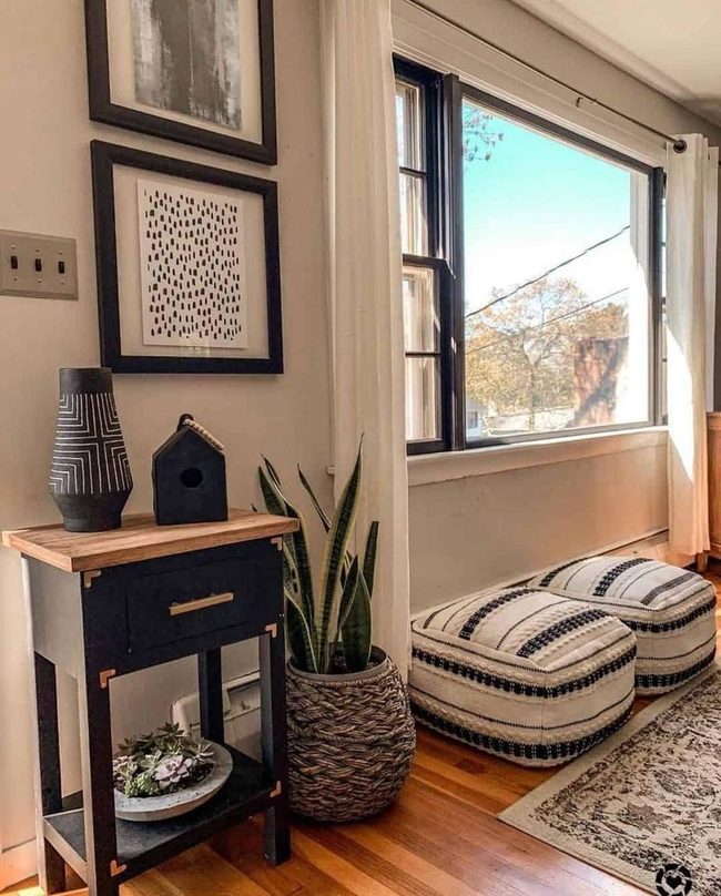 Black Accents Define Modern Living