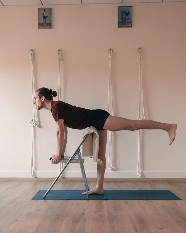 Chair-Assisted Half-Moon Stability