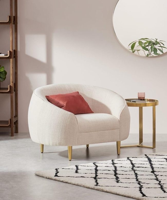 Curved Chairs Meet Straight Lines