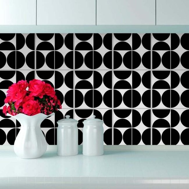 Checkered Black And White Kitchen Tiles
