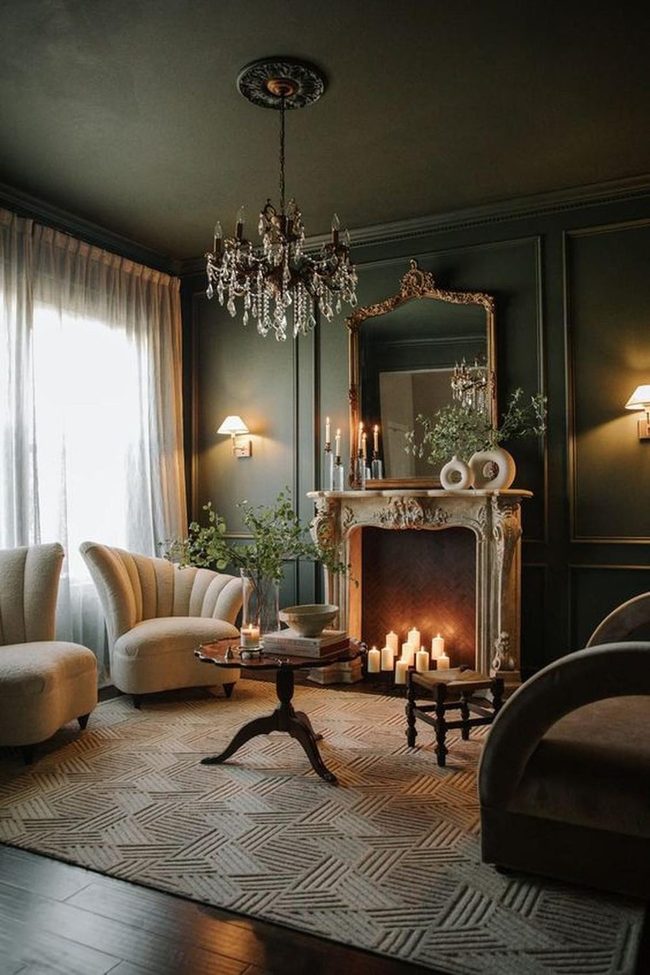 Deep Green Walls, Golden Reflections