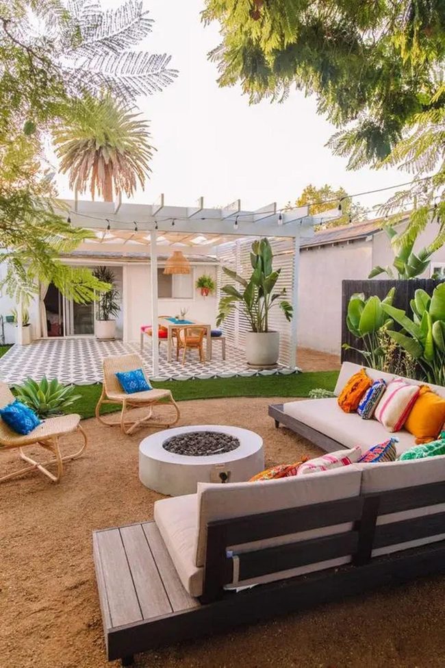 White Tiles Meet Tropical Green Oasis